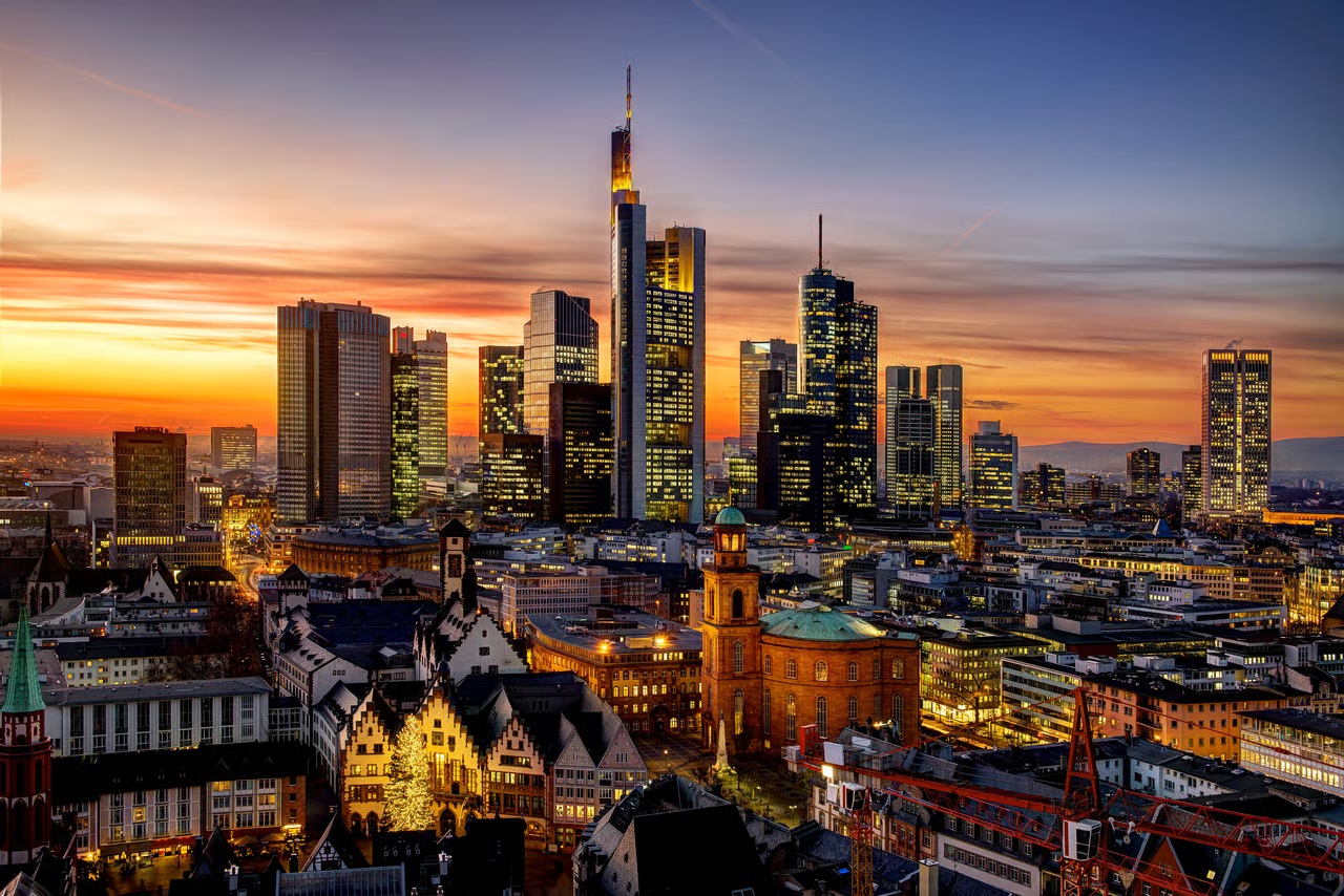 Frankfurter Skyline bei Sonnenuntergang